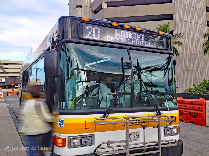 ホノルル空港からワイキキまでの最安の移動方法「ザ・バス（The Bus）」｜乗り場・路線・料金など［ハワイ旅行］